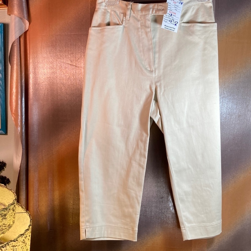 Vintage 90’s flat front capris tan color Size 8p 26” waist 131